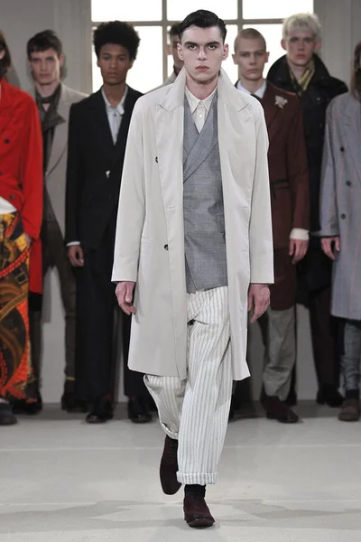 Look 17